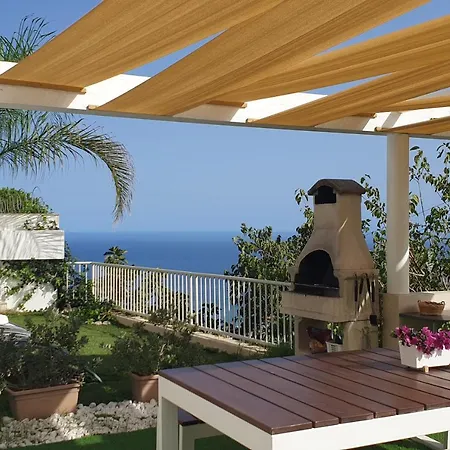 La Vista - By Vacation Service *