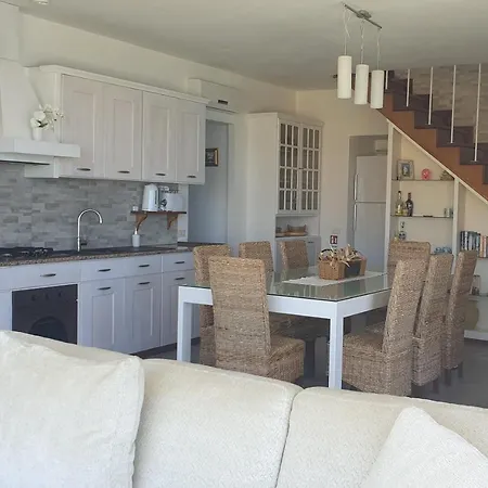 La Vista - By Vacation Service *