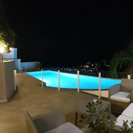 La Vista - By Vacation Service