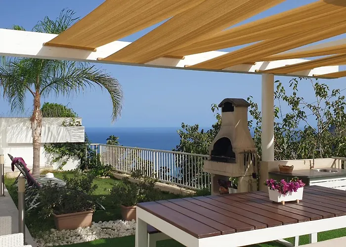 La Vista - By Vacation Service *