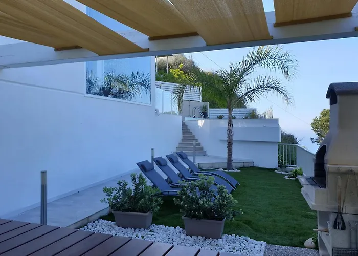 Villa La Vista - By Vacation Service *