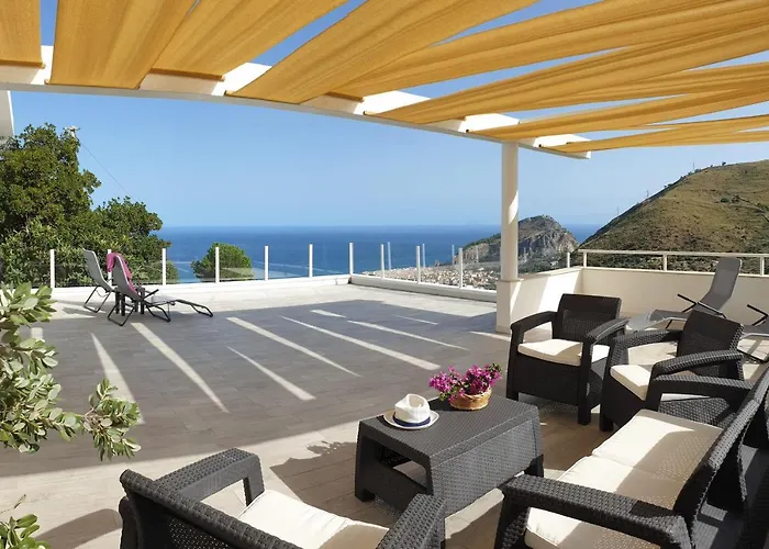 La Vista - By Vacation Service