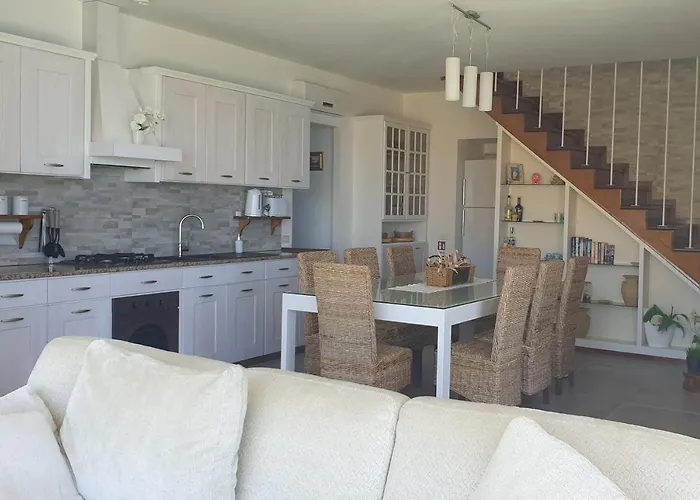 La Vista - By Vacation Service *