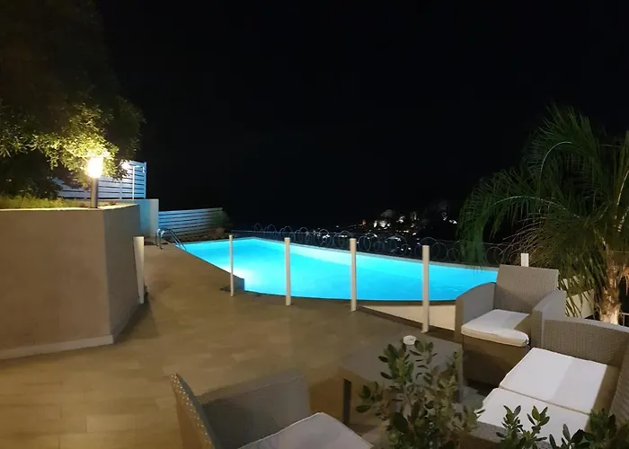 La Vista - By Vacation Service